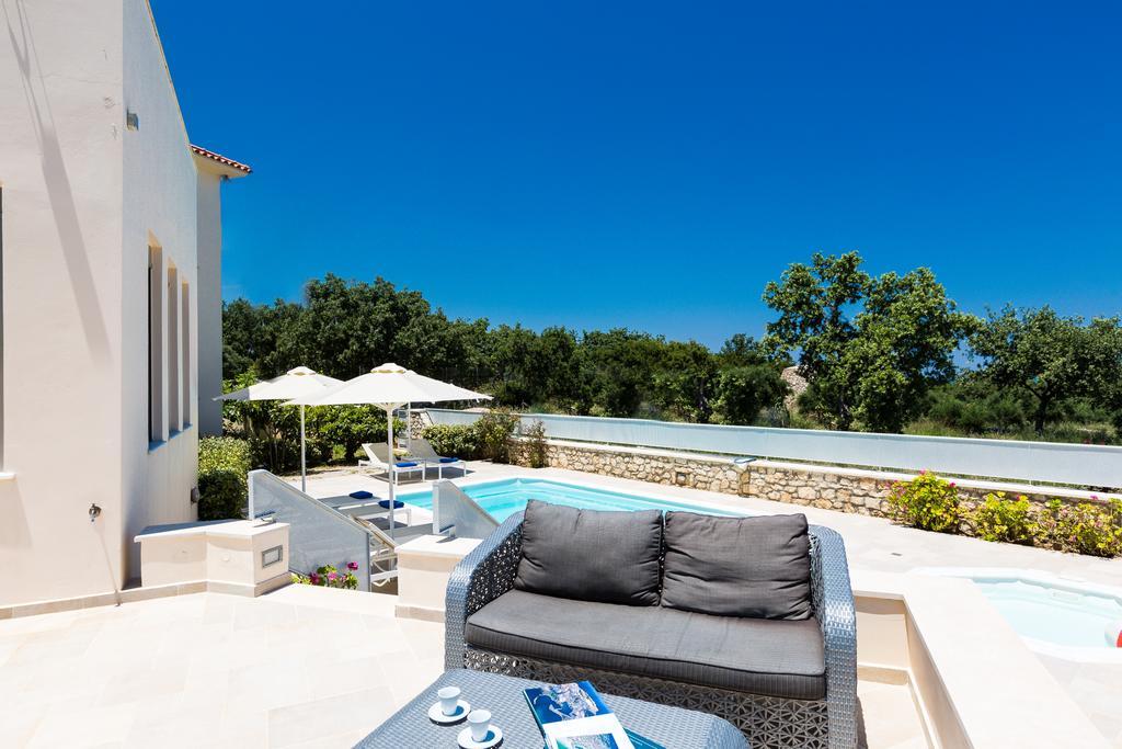 Deluxe Villa Ianthos - Outdoor Hot Tub & Kids Pool Gallos Exterior photo